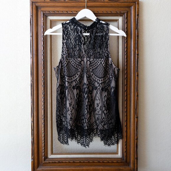 New York & Co Blouse Sz M Black Eyelash Lace Lined Sleeveless Keyhole Halter Top - Picture 2 of 8